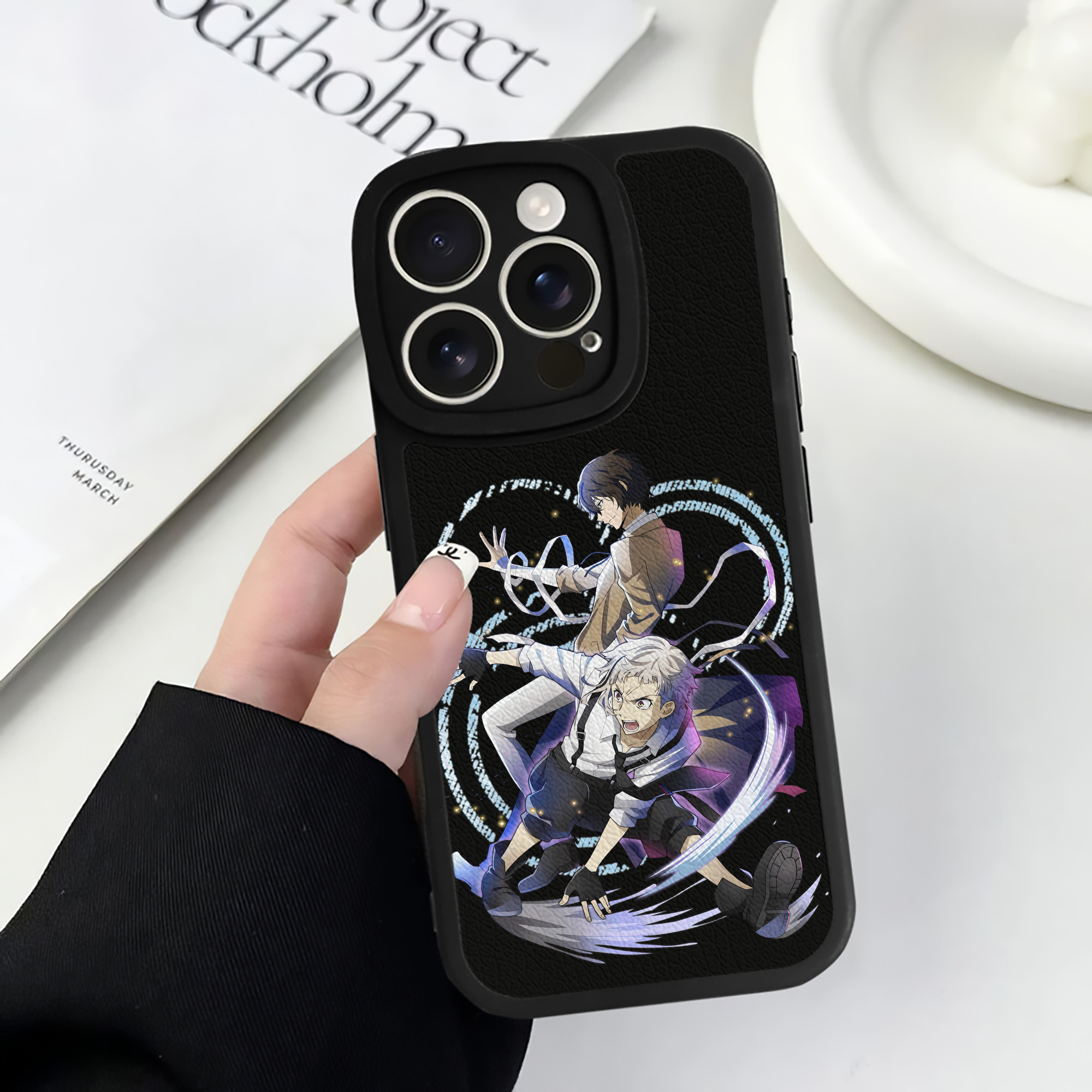 （画像用） 文豪ストレイドッグス Bungo Stray Dogs 【iPhone 16シリーズ対応】シリコンスマホケース（レザー調） 材質：シリコン